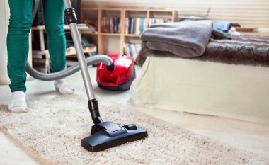 Katër truket e shkëlqyera për pastrimin e qilimave që të gjithë duhet t’i dinë