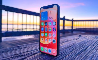 Blerësit ankohen se iPhone 12 Mini po shfaq probleme