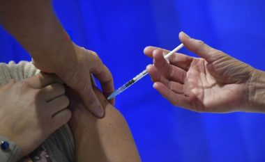 Studim i ri: Katër efekte anësore të reja të raportuara në trup nga vaksina Pfizer