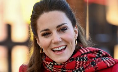 Kate Middleton jep inspirimin që ju duhet për përzgjedhjen e palltos