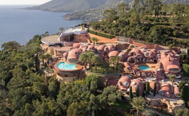 Pallati i Flluskave: Shikoni vilën rozë të Pierre Cardin në Kanë!