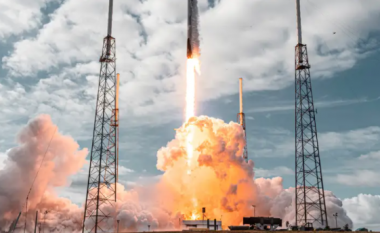 Musk thyen rekorde: 143 satelitë u lëshuan në një raketë