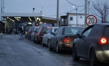 Deri në dy orë pritje për të hyrë në Kosovë përmes Dheut të Bardhë dhe Jarinjës