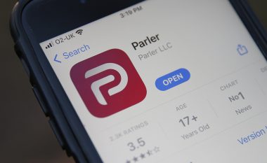 Cook: Parler mund të kthehet në App Store