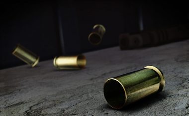 I dëmtohet vetura një gruaje në Ferizaj nga “një plumb qorr”