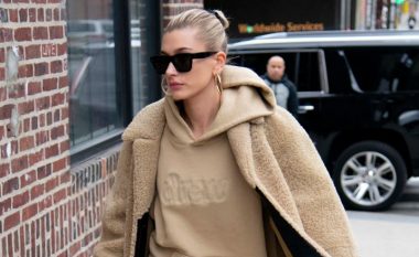 Hailey Bieber di si të veshë tutat sportive dimrit