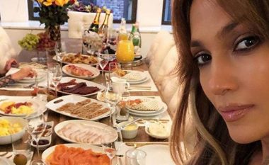 Jennifer Lopez zbulon cilin ushqim kurrë nuk e ha: Ajo konsideron që ky është sekreti i dukjes së saj rinore!