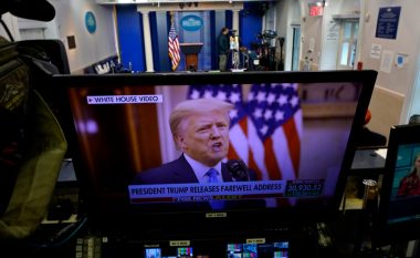 Pasi u bllokua në rrjetet sociale, Trump hap faqe personale në Internet