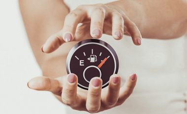 Si të kurseni karburantin kur drejtoni veturën