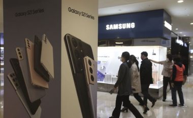 Samsung e tejkalon Apple në shitjen e telefonave inteligjentë