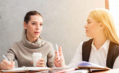 Shenjat e zodiakut që e kanë vështirë të durojnë njëra-tjetrën 