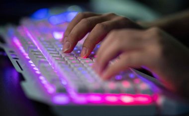 Sulmet masive kibernetike kryesisht paralizuan internetin në Belgjikë