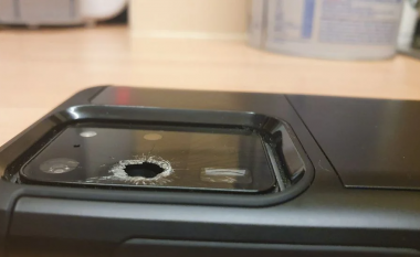 Padi kundër Samsung – xhami mbrojtës thyhet vetvetiu