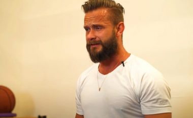Trajneri i yjeve të Hollywoodit regjistroi një stërvitje intensive 9-minutëshe për të arritur formën