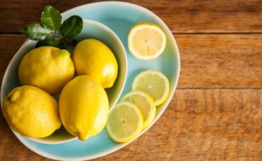 Mos hidhni limonët e përdorur! Merrni edhe më shumë përdorim prej tyre me këtë hile