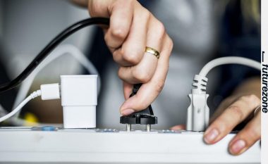 A duhet të hiqni telefonin celular, laptopin ose TV nga prizat – gjatë një rrufeje?