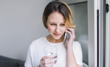 Lini përshtypje të mirë gjatë bisedës përmes telefonit