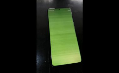 Pronarët e Galaxy S20 raportojnë ekrane të dështuara menjëherë pas një viti përdorimi