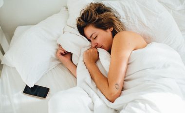 Grafiku i gjumit sipas moshës: Sa gjumë ju nevojitet me të vërtetë?