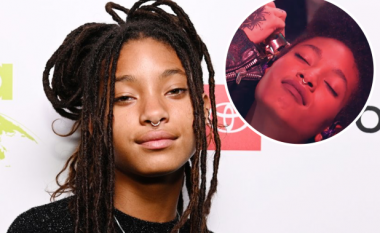 Willow Smith rruan kokën në skenë gjatë performancës së ‘Whip My Hair’