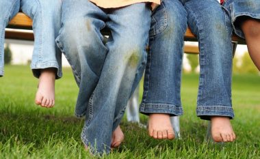 Si të hiqni njollat e barit nga rrobat: Ju nevojitet vetëm një përbërës nga kuzhina