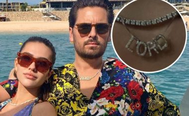 Amelia Hamlin vendos gjerdanin “Lord” kushtuar të dashurit Scott Disick