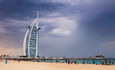 Emiratet e Bashkuara Arabe po përdorin dronë për të “krijuar” shi