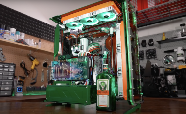 YouTuber ndërton një kompjuter që është ‘ftohur’ vetëm nga Jägermeister