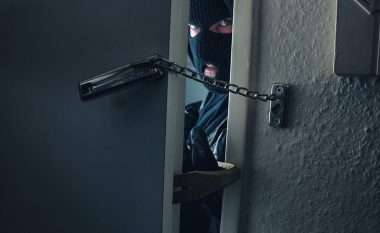 Nëse ndodheni në mes të një grabitjeje: Mos e bëni këtë rastësisht – shpëtoni jetën tuaj dhe të të tjerëve!