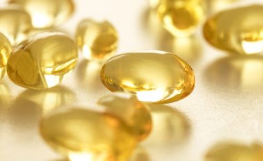 Marrja e tepërt e kësaj vitamine popullore mund të shkaktojë dëmtim të mëlçisë, hollim të kockave dhe rënie flokësh