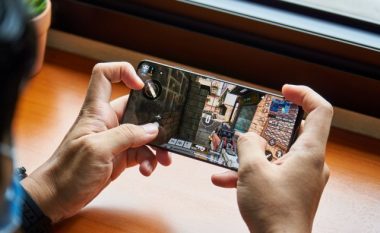 Samsung tallet me Applen për iPhone 13