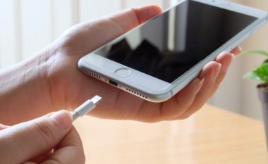 Apple kundërshton propozimin që të gjithë telefonat celularë në BE të kenë një karikues universal