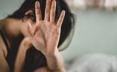 Gjetjet tronditëse: Abuzimi seksual te gratë lidhet me dëmtimin e mëvonshëm të trurit!
