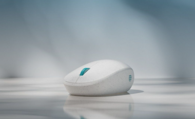 Microsoft prodhoi një mouse wireless nga plastika e ricikluar