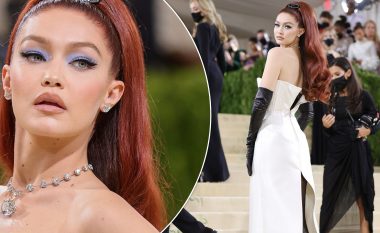 Gigi Hadid veshi një fustan të bardhë gjatë paraqitjes në Met Gala 2021