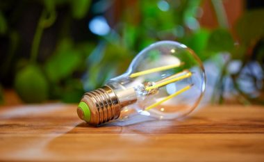 Thuhet se llambat e reja LED Philips zgjasin gati 50 vjet
