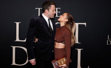 Jennifer Lopez shfaqet e mahnitshme në tapetin e kuq krah Ben Affleck