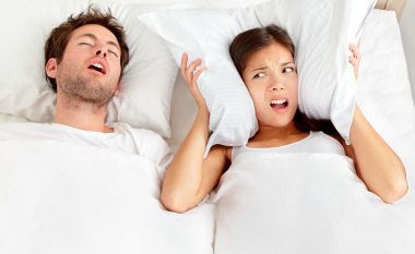 Pesë ushqimet që parandalojnë gërhitjen, zgjidhja natyrale për një gjumë të qetë