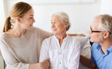Studim: Alzheimeri mund të zbulohet te njerëzit e shëndetshëm para fillimit të simptomave