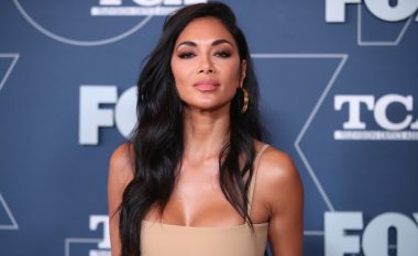 Nicole Scherzinger mbulohet me gjak dhe shpërthen në lot gjatë performancës në West End