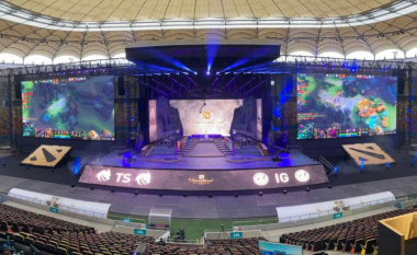 Kupa botërore e video-lojës “Dota 2” po mbahet në stadiumin e futbollit në Bukuresht