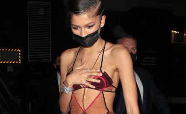 Zendaya shkëlqen me fustanin e dizajneres shqiptare Nensi Dojaka