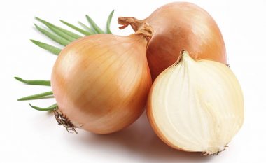 Përse duhet shmangur ngrënia e qepëve në mbrëmje