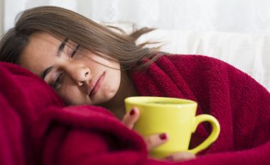 Limonada mund të mos jetë një pije ideale për të luftuar gripin dhe ftohjet