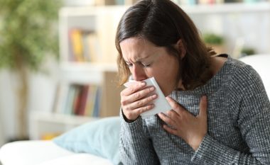Pija më e mirë për heqjen e gëlbazës: Ju çliron nga bakteret dhe viruset e grumbulluara në rrugët e frymëmarrjes