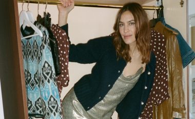 Veshje të cilave Alexa Chung u qëndron besnike prej vitesh! Kurrë nuk e ndryshon stilin e saj dhe duket gjithmonë moderne