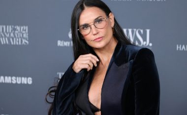 Demi Moore: Xhaketë sensuale që duhet veshur me një dozë të vogël kujdesi