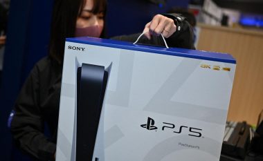 Sony shkurton edhe më tej prodhimin e PS5