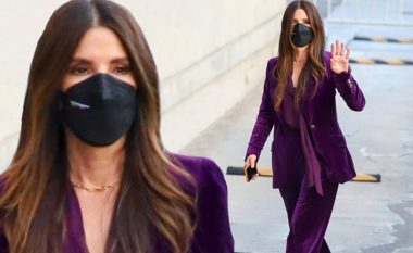 Sandra Bullock tërheq vëmendje e veshur me kostum ngjyrë vjollce