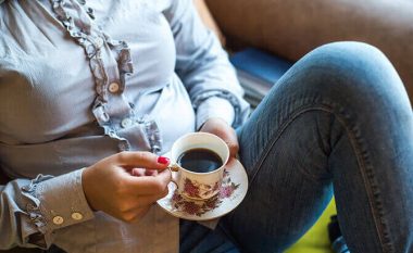 A do ta pinit këtë përzierje? Qe çfarë ndodh kur hidhni sodë buke në kafe